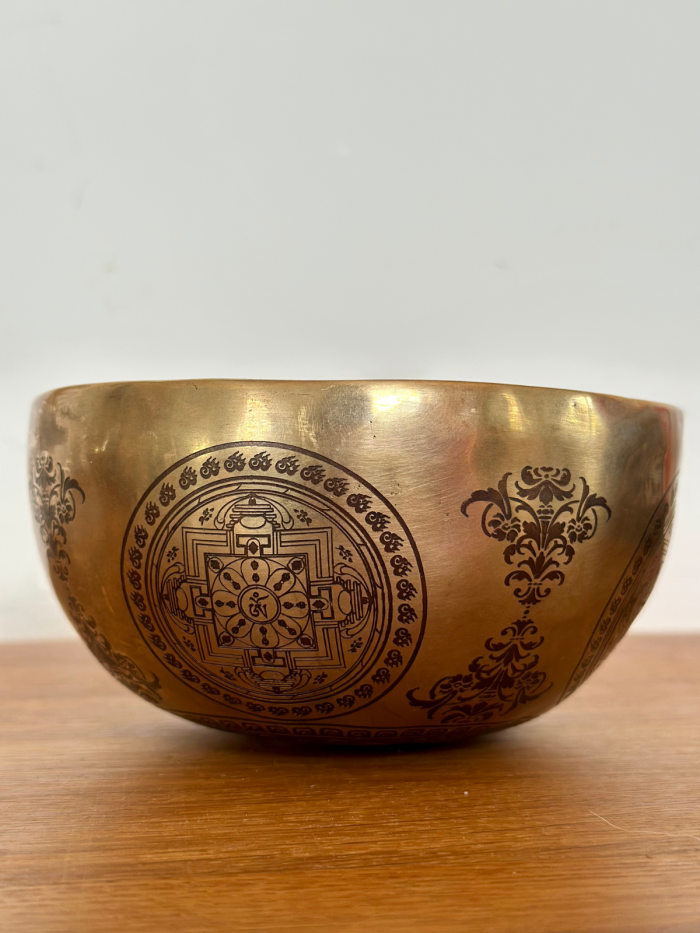 Cuencos tibetanos únicos - grabado de 7 chakras / yantra - Imagen 2